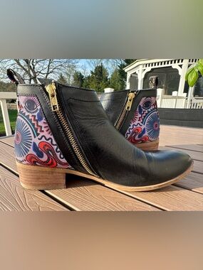 Inkkas Rooster Bootie Black Leather Ankle Boots - Size 9 / 40